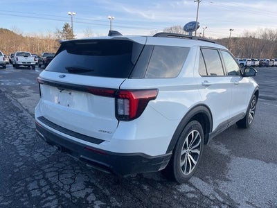 2025 Ford Explorer ST-Line