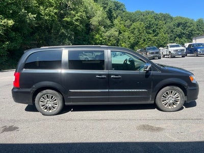 2016 Chrysler Town & Country Touring-L