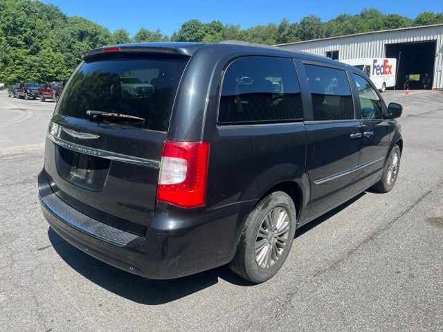 2016 Chrysler Town & Country Touring-L