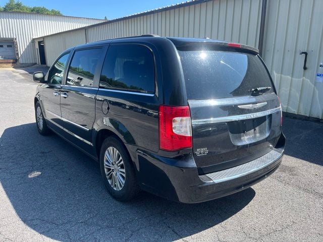 2016 Chrysler Town & Country Touring-L