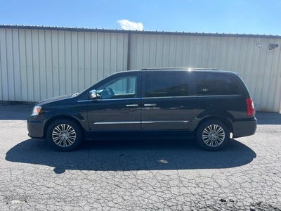 2016 Chrysler Town & Country Touring-L