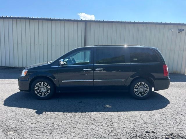 2016 Chrysler Town & Country Touring-L