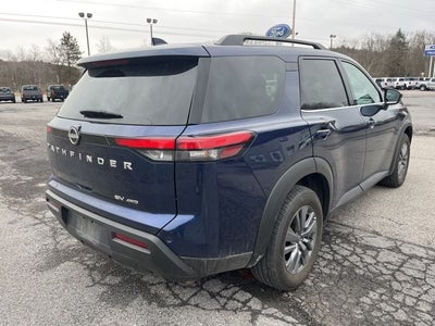 2024 Nissan Pathfinder SV