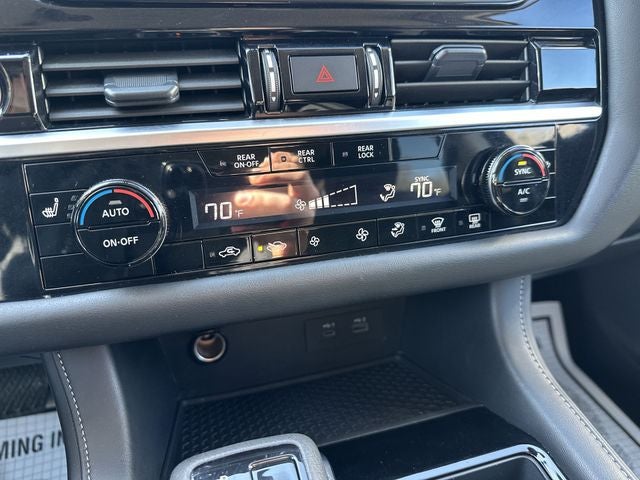 2024 Nissan Pathfinder SV