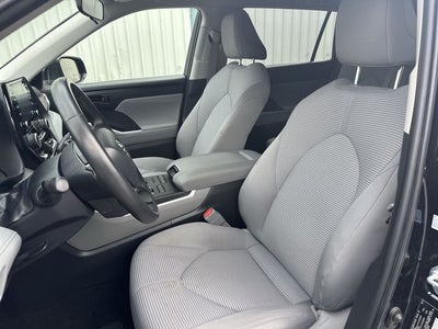2022 Toyota Highlander LE
