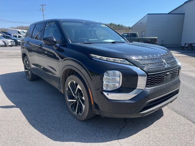 2022 Mitsubishi Outlander ES