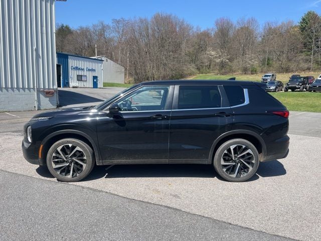 2022 Mitsubishi Outlander ES