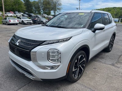 2024 Mitsubishi Outlander Base