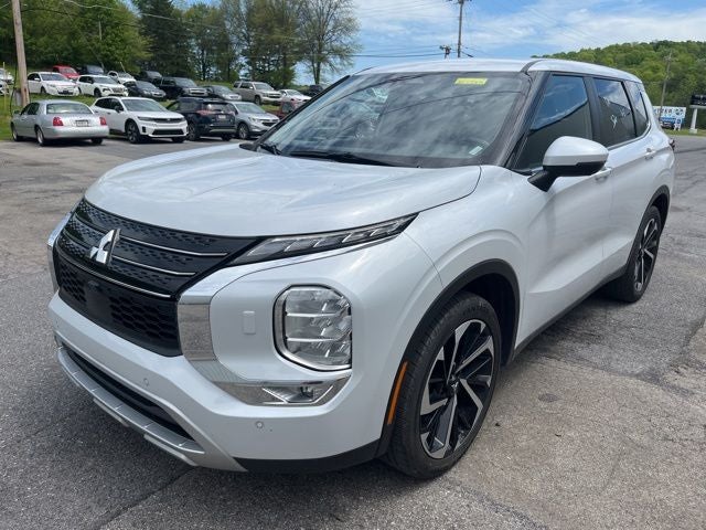 2024 Mitsubishi Outlander Base
