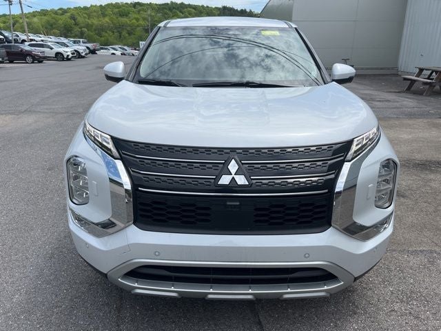 2024 Mitsubishi Outlander Base