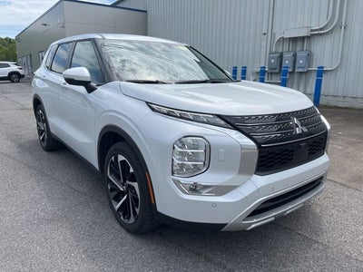 2024 Mitsubishi Outlander Base