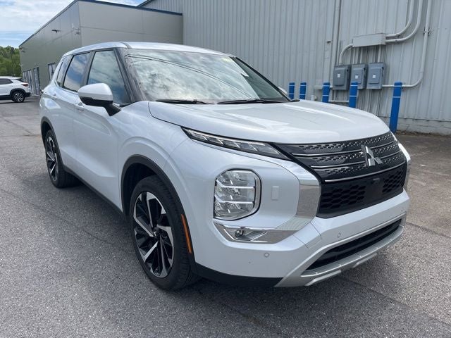 2024 Mitsubishi Outlander Base