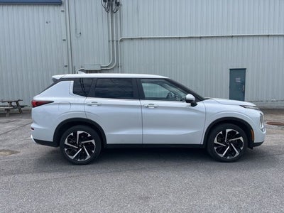 2024 Mitsubishi Outlander Base