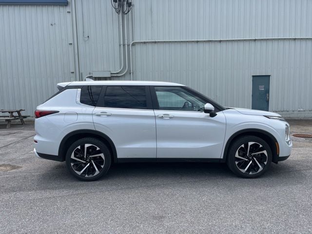 2024 Mitsubishi Outlander Base