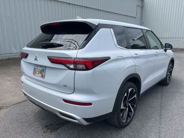 2024 Mitsubishi Outlander Base