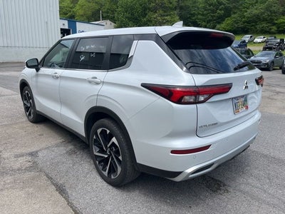 2024 Mitsubishi Outlander Base
