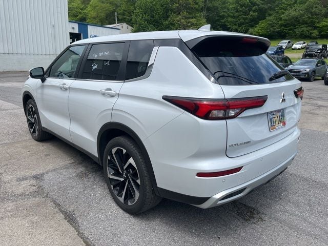2024 Mitsubishi Outlander Base