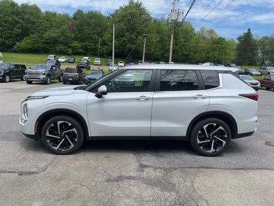 2024 Mitsubishi Outlander Base
