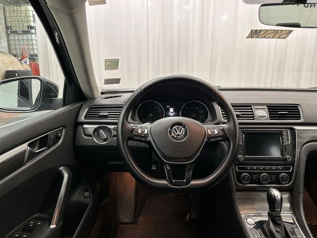 2017 Volkswagen Passat 1.8T SE w/Technology