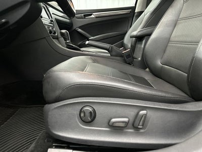 2017 Volkswagen Passat 1.8T SE w/Technology