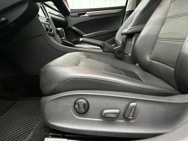 2017 Volkswagen Passat 1.8T SE w/Technology