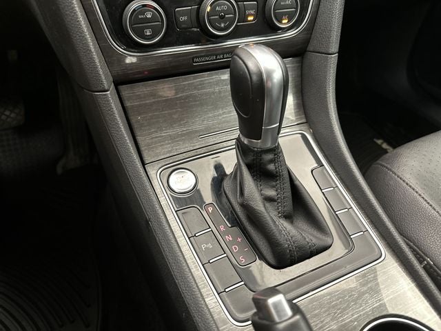2017 Volkswagen Passat 1.8T SE w/Technology