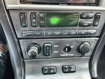 2004 Ford Thunderbird Base
