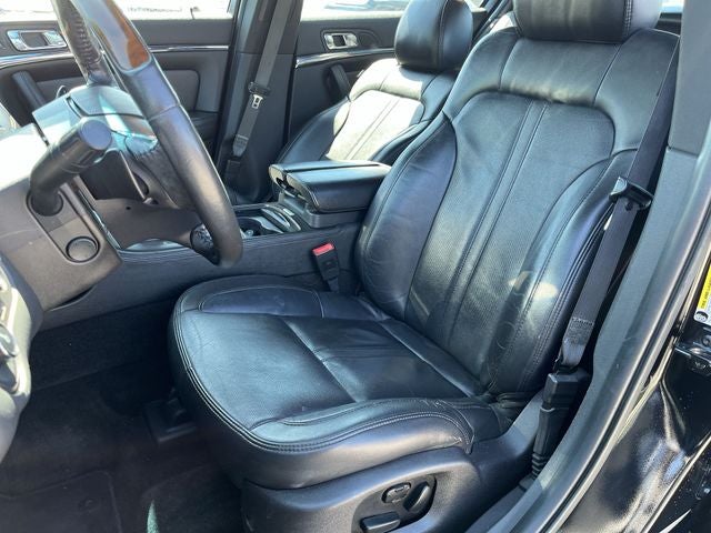 2016 Lincoln MKS Base