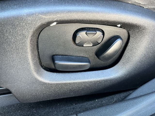2016 Lincoln MKS Base
