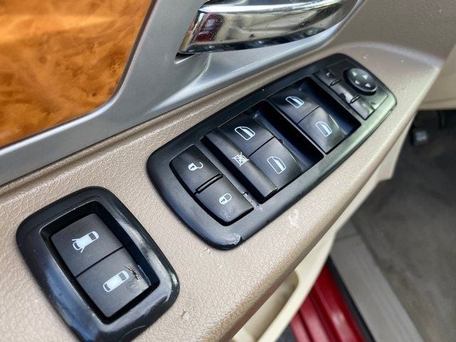 2010 Chrysler Town & Country Limited