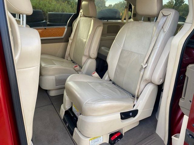 2010 Chrysler Town & Country Limited