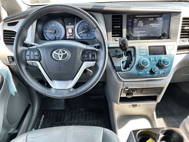 2017 Toyota Sienna XLE 7 Passenger