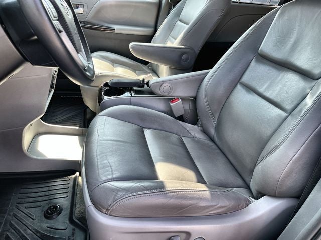 2017 Toyota Sienna XLE 7 Passenger
