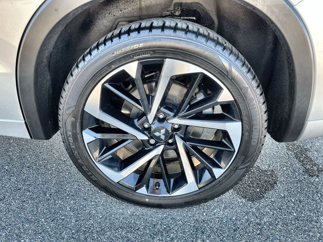 2023 Mitsubishi Outlander Base