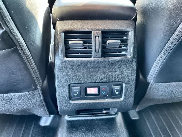 2023 Mitsubishi Outlander Base