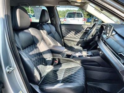2023 Mitsubishi Outlander Base