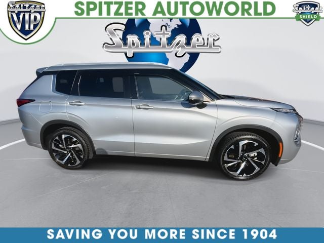 2023 Mitsubishi Outlander Base