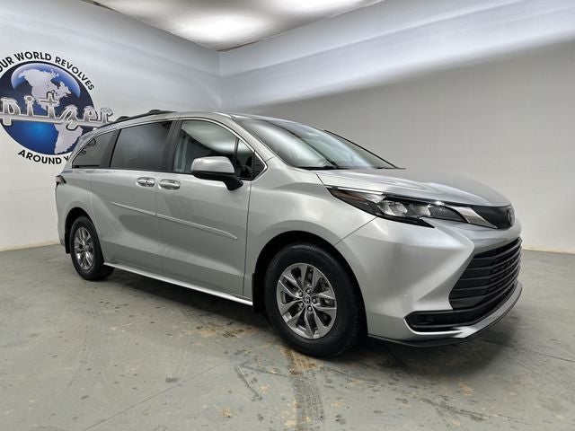 2024 Toyota Sienna LE 8 Passenger