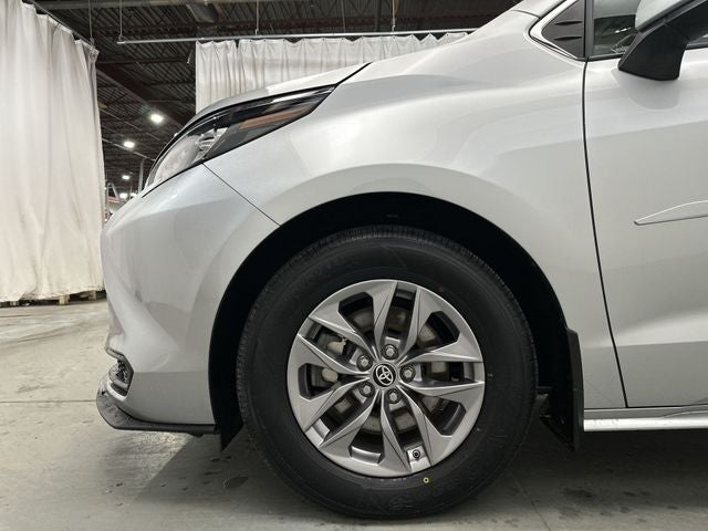 2024 Toyota Sienna LE 8 Passenger