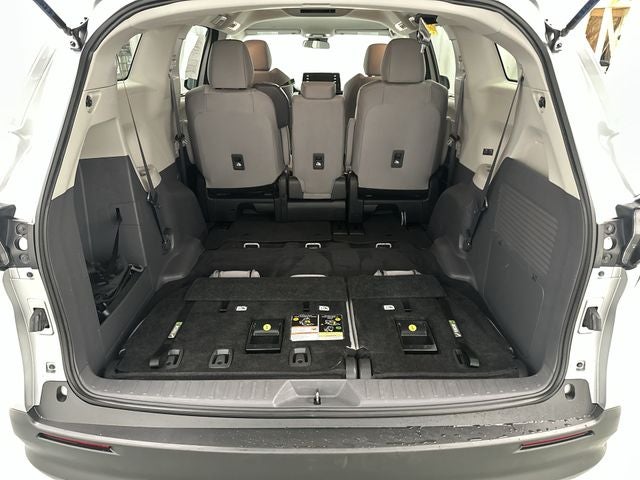 2024 Toyota Sienna LE 8 Passenger
