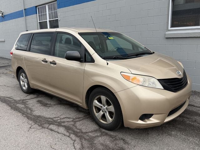 2012 Toyota Sienna Base 7 Passenger