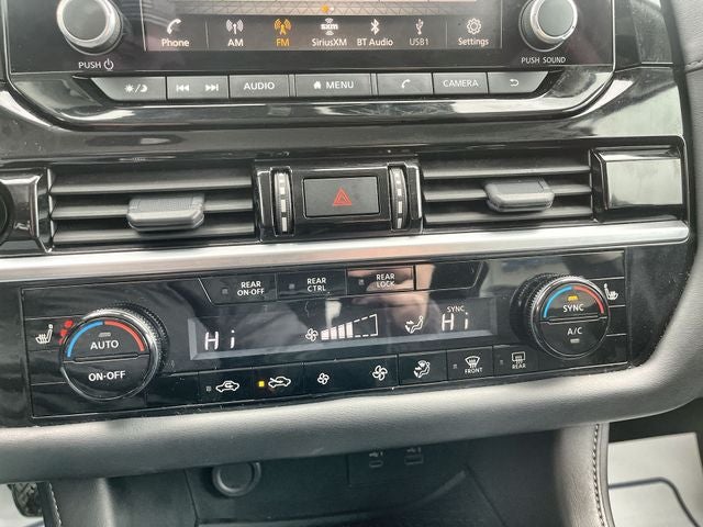 2025 Nissan Pathfinder SV