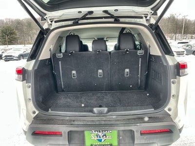 2025 Nissan Pathfinder SV