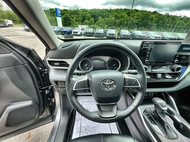 2022 Toyota Highlander Hybrid XLE