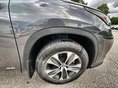 2022 Toyota Highlander Hybrid XLE