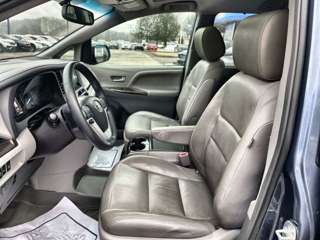 2016 Toyota Sienna XLE