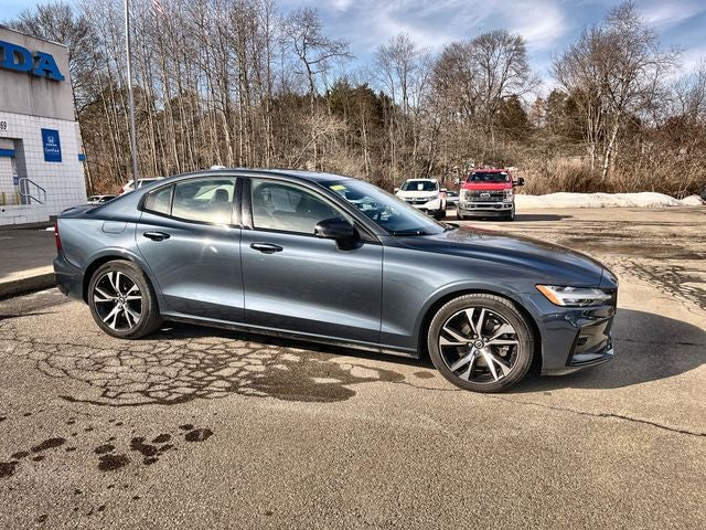 2024 Volvo S60 B5 Plus Dark Theme