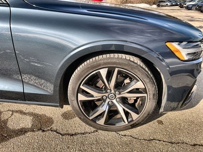 2024 Volvo S60 B5 Plus Dark Theme