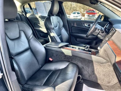 2024 Volvo S60 B5 Plus Dark Theme