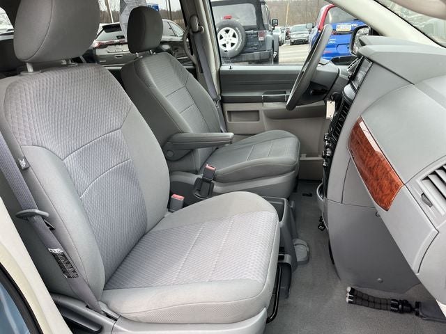 2008 Chrysler Town & Country LX
